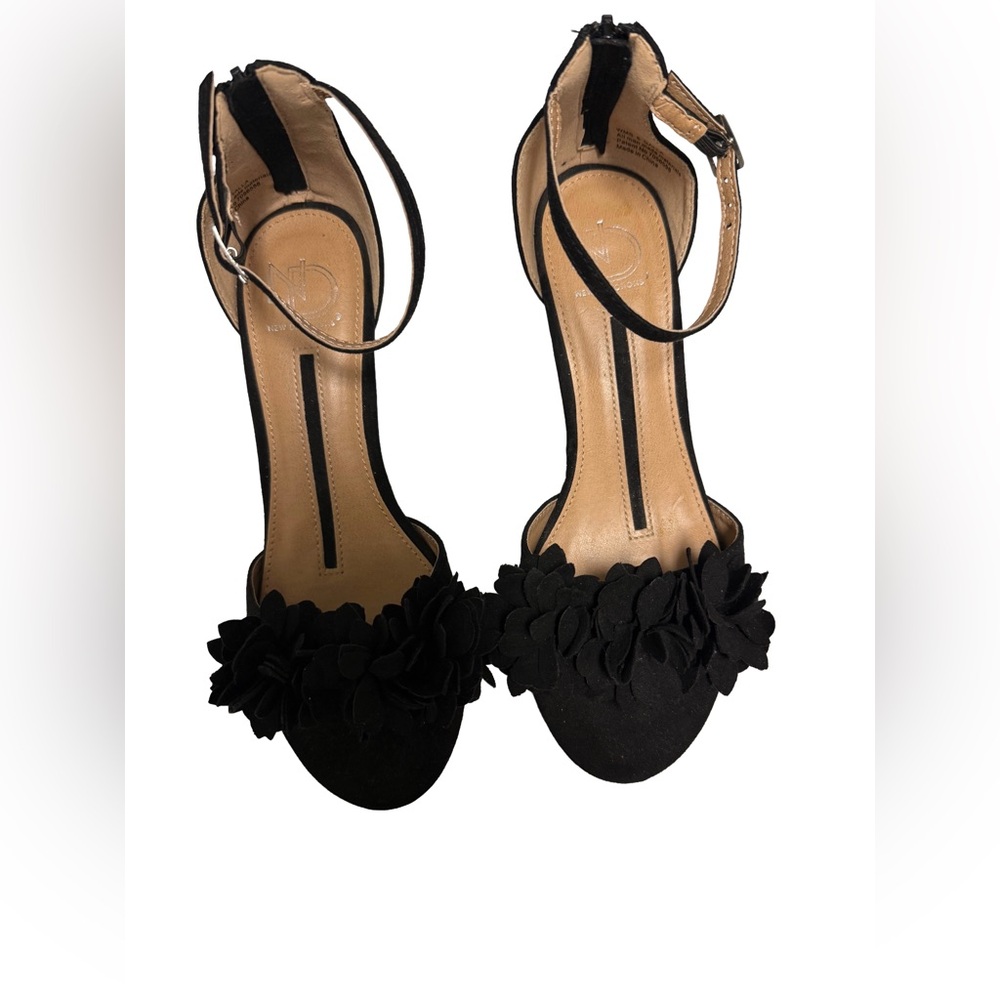 New Directions Size 6 Flowery Black Ankle Strap Heels Party Business dance